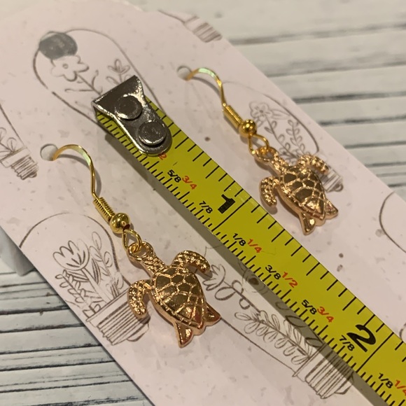 Little Sea Turtle Earrings - Picture 6 of 6